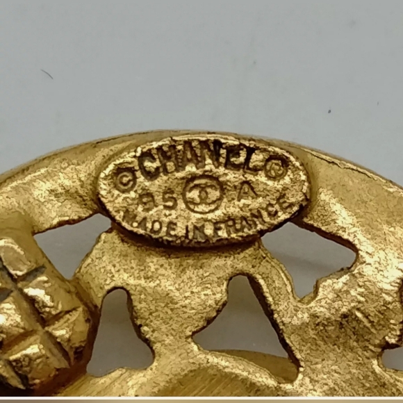 ❌️SOLD❌️🔥24K Chanel Flower Interlocking Coco Gold Plated Vintage 1995 Openwork - Picture 8 of 12